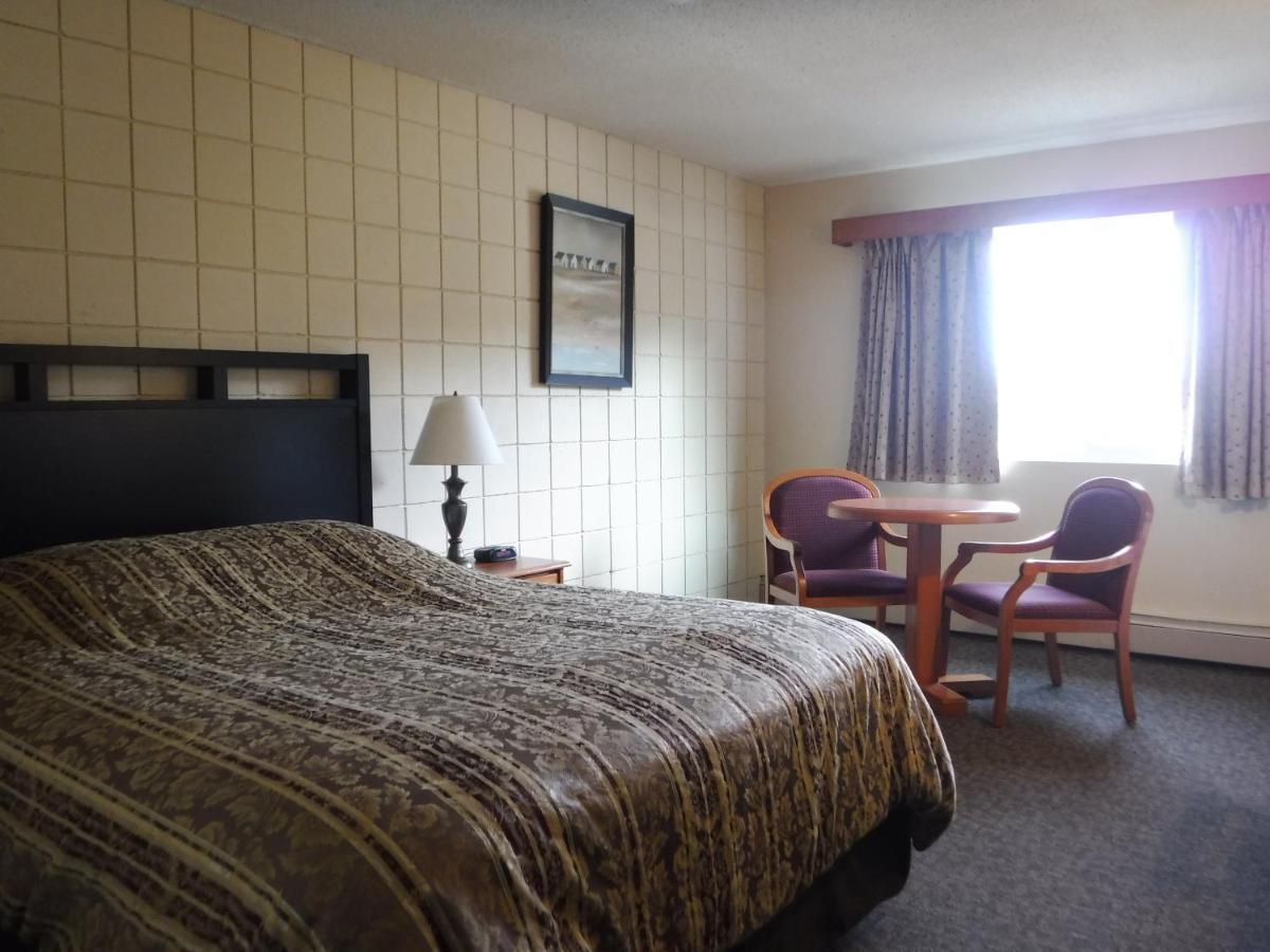 Haida Way Motor Inn Port McNeill 외부 사진
