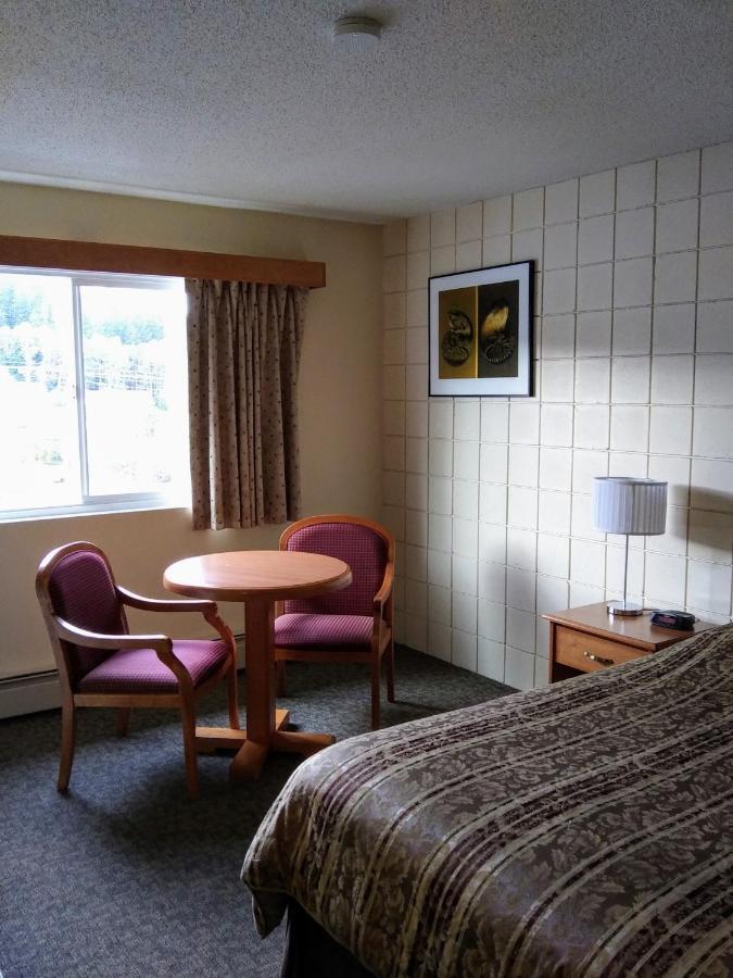 Haida Way Motor Inn Port McNeill 외부 사진