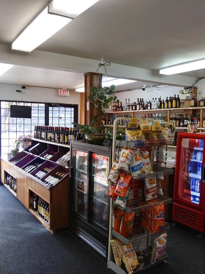 Haida Way Motor Inn Port McNeill 외부 사진