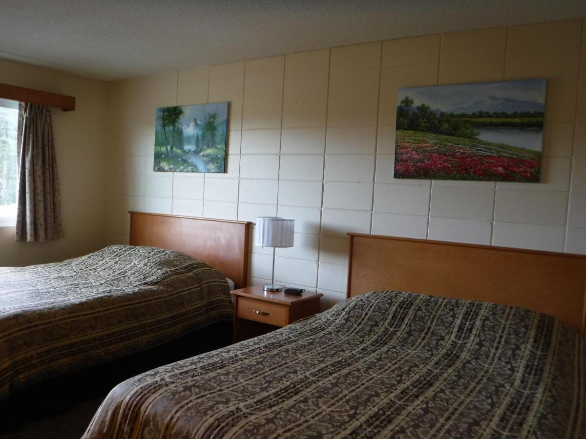 Haida Way Motor Inn Port McNeill 외부 사진