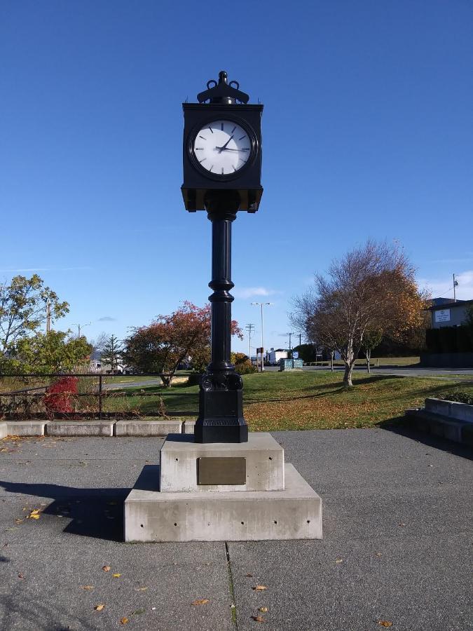 Haida Way Motor Inn Port McNeill 외부 사진